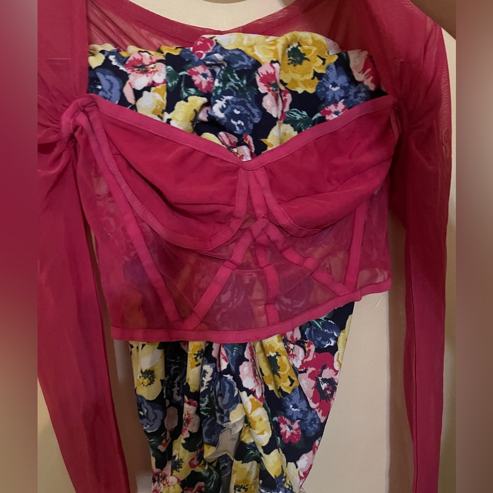 Women sexy top and skirt bottom